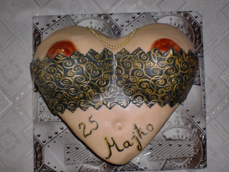 Prsia v čierno-zlatom. )